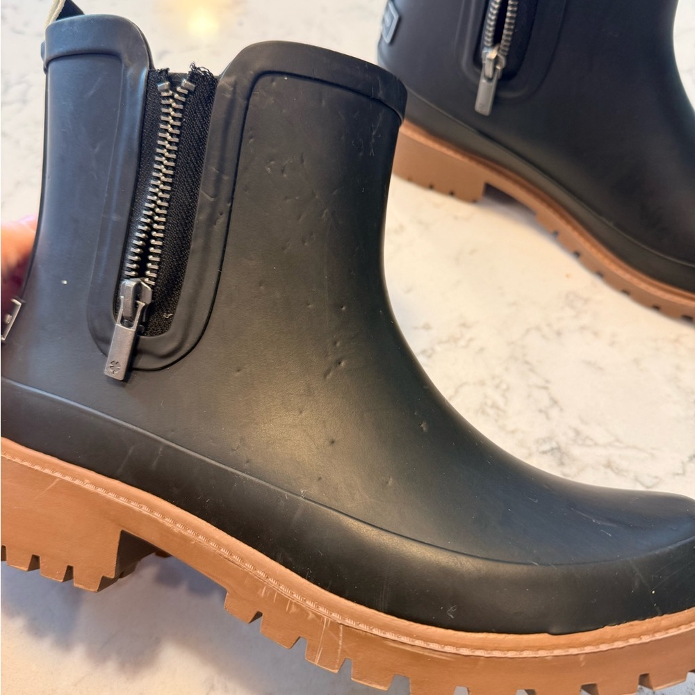 Lucky Brand 🍀 Black Ankle Rain Boots - Picture 2 of 6